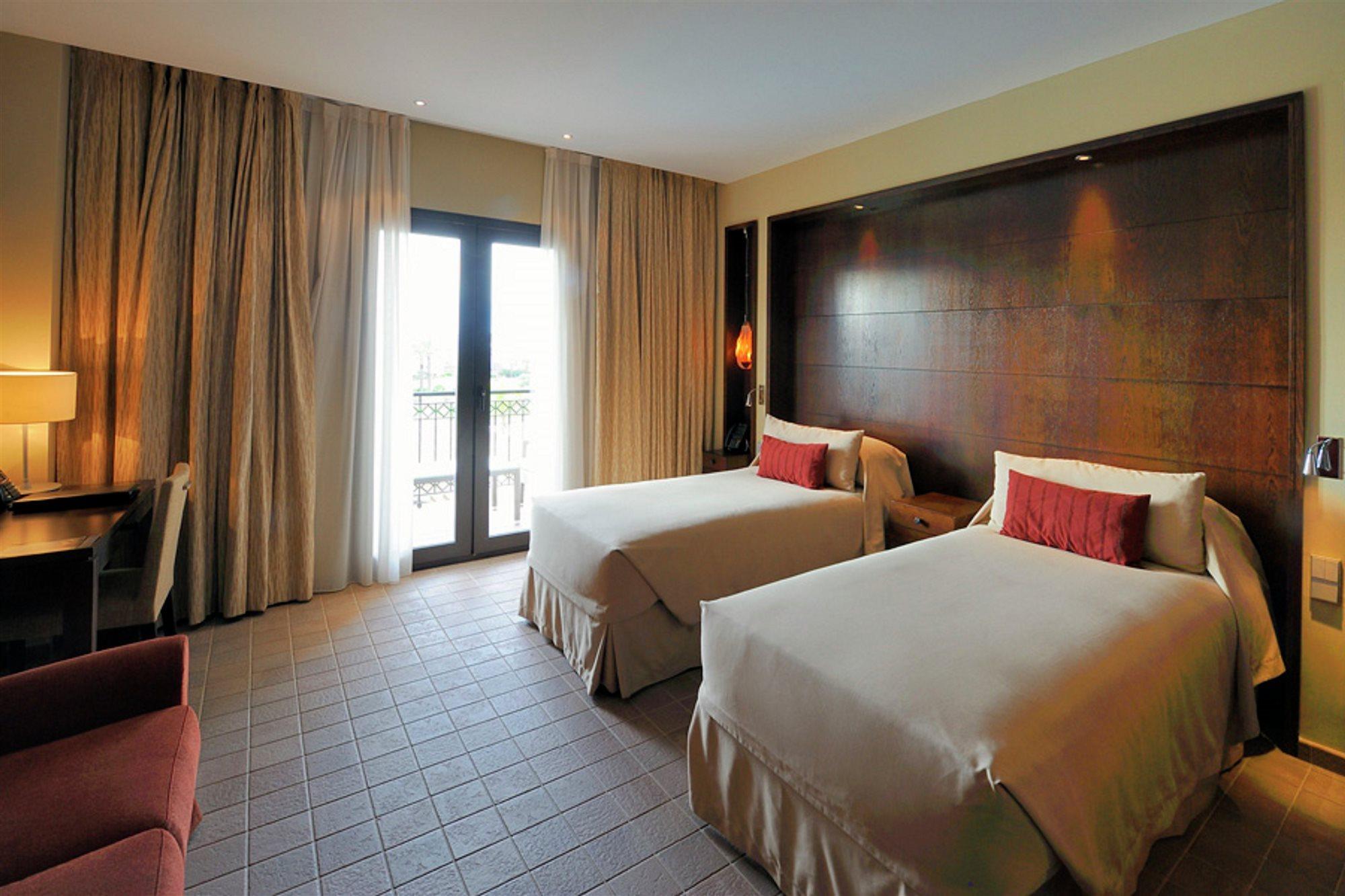 Doubletree By Hilton La Torre Golf Resort Roldán Екстериор снимка Deluxe room