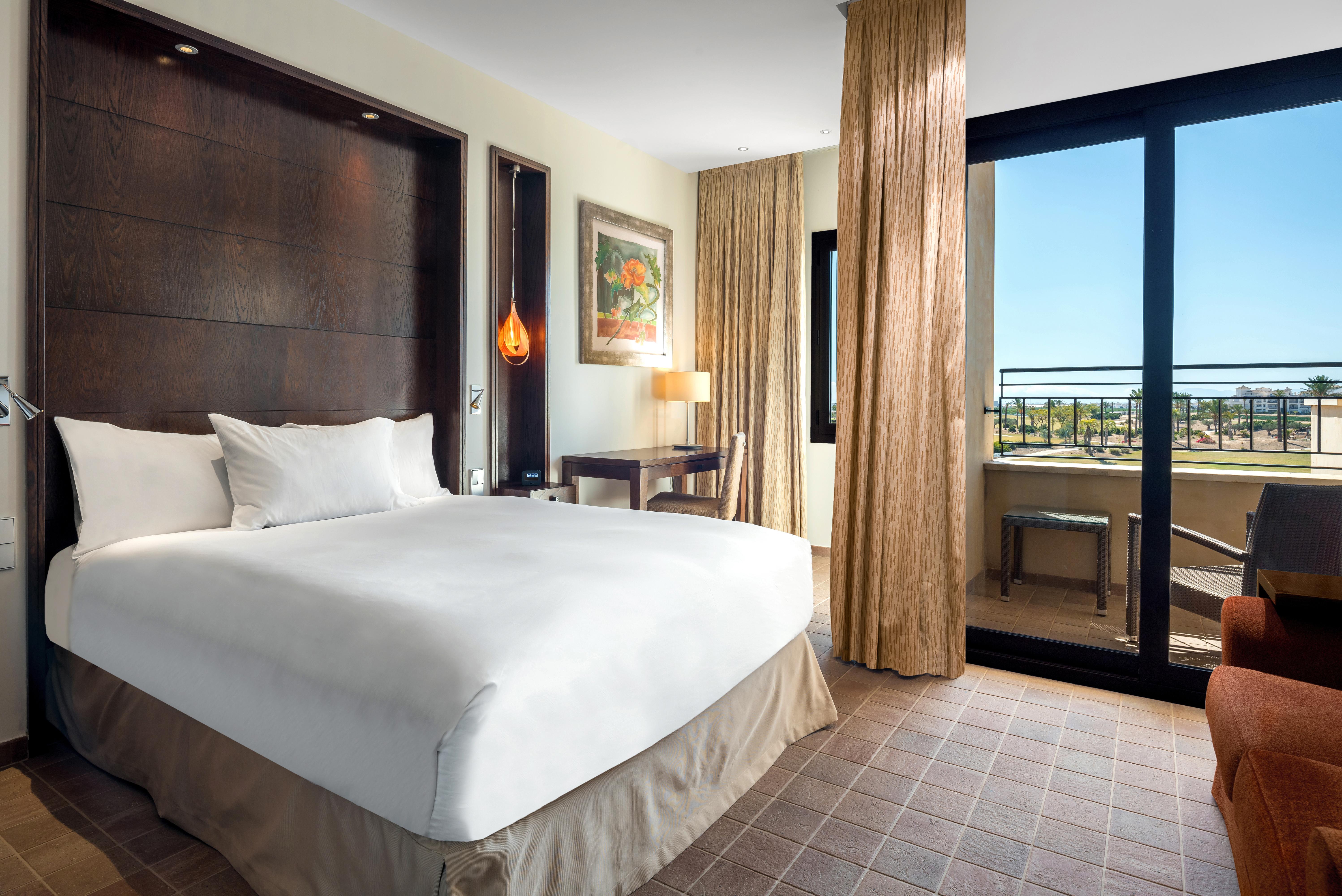 Doubletree By Hilton La Torre Golf Resort Roldán Екстериор снимка A bedroom at the Hilton San Diego Bayfront