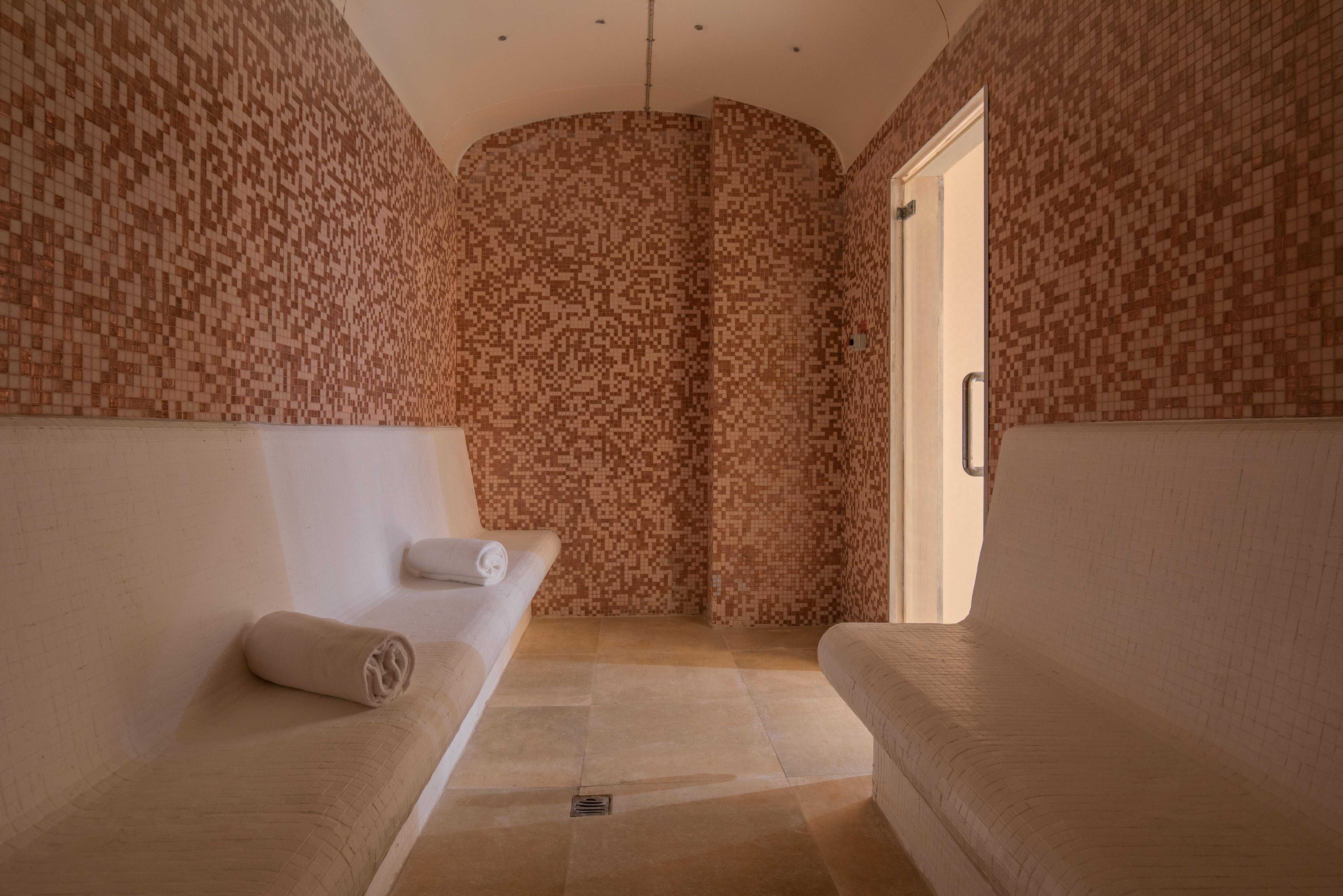 Doubletree By Hilton La Torre Golf Resort Roldán Екстериор снимка A hammam in a spa