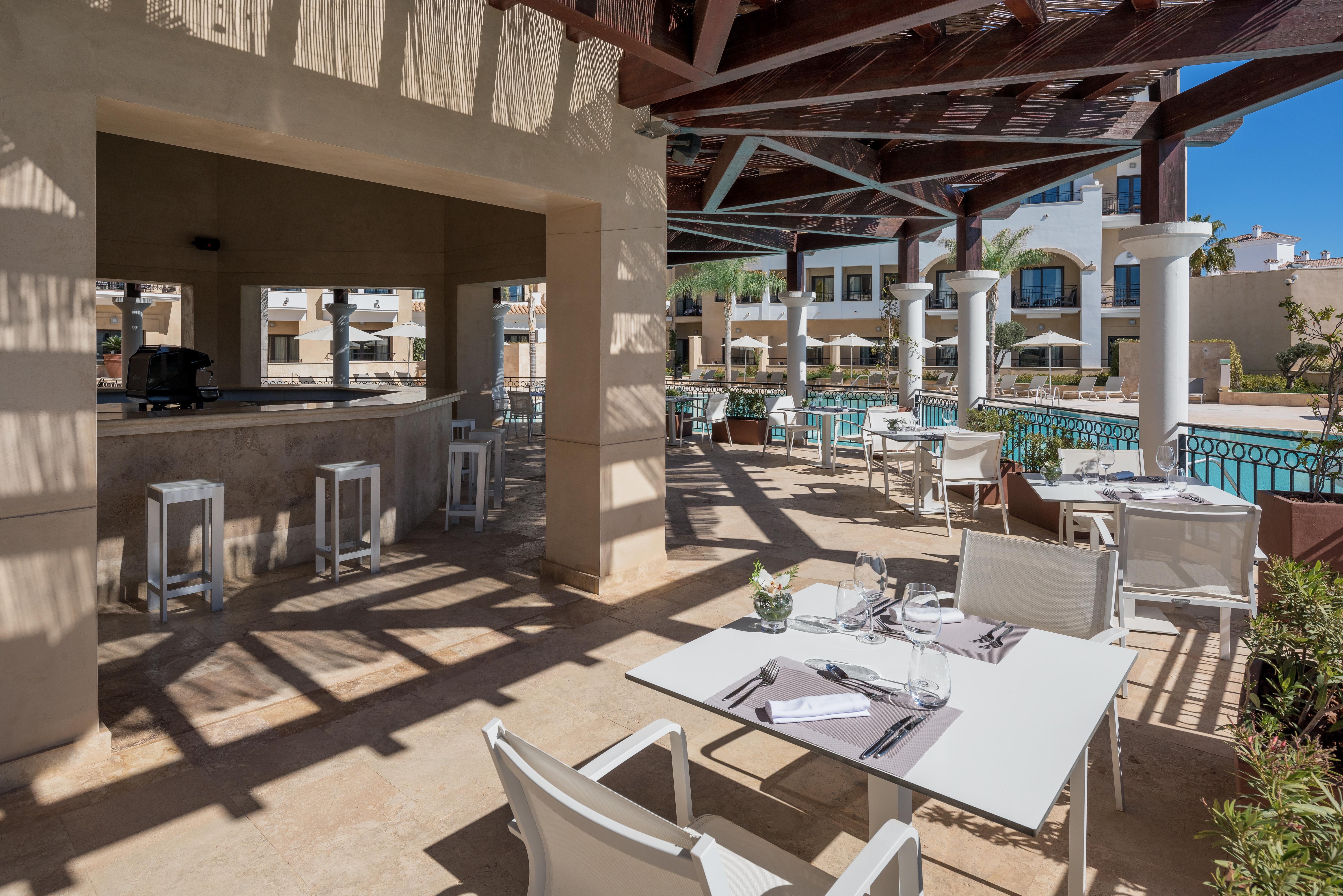 Doubletree By Hilton La Torre Golf Resort Roldán Екстериор снимка The pool bar at the hotel