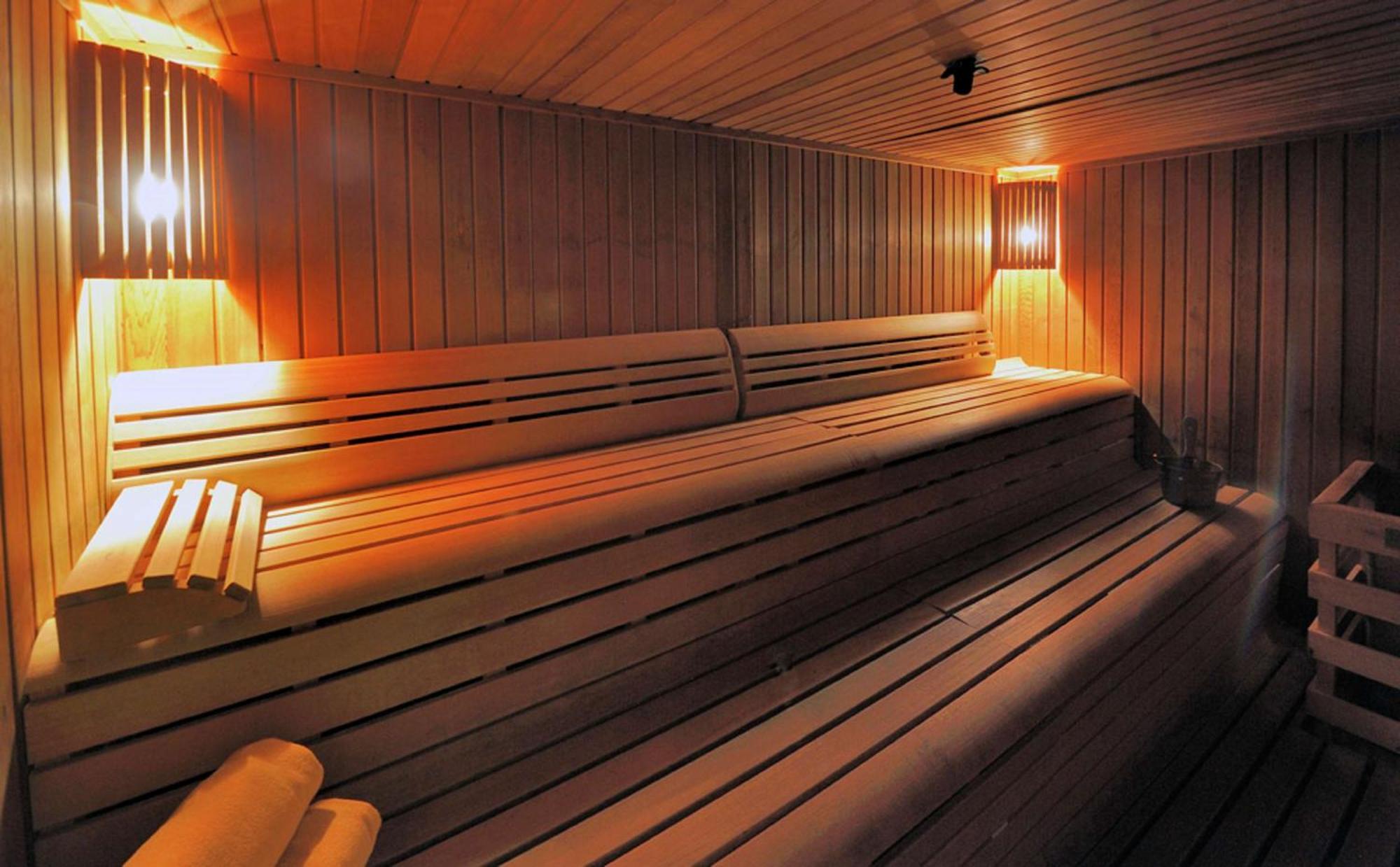 Doubletree By Hilton La Torre Golf Resort Roldán Екстериор снимка A modern Finnish sauna