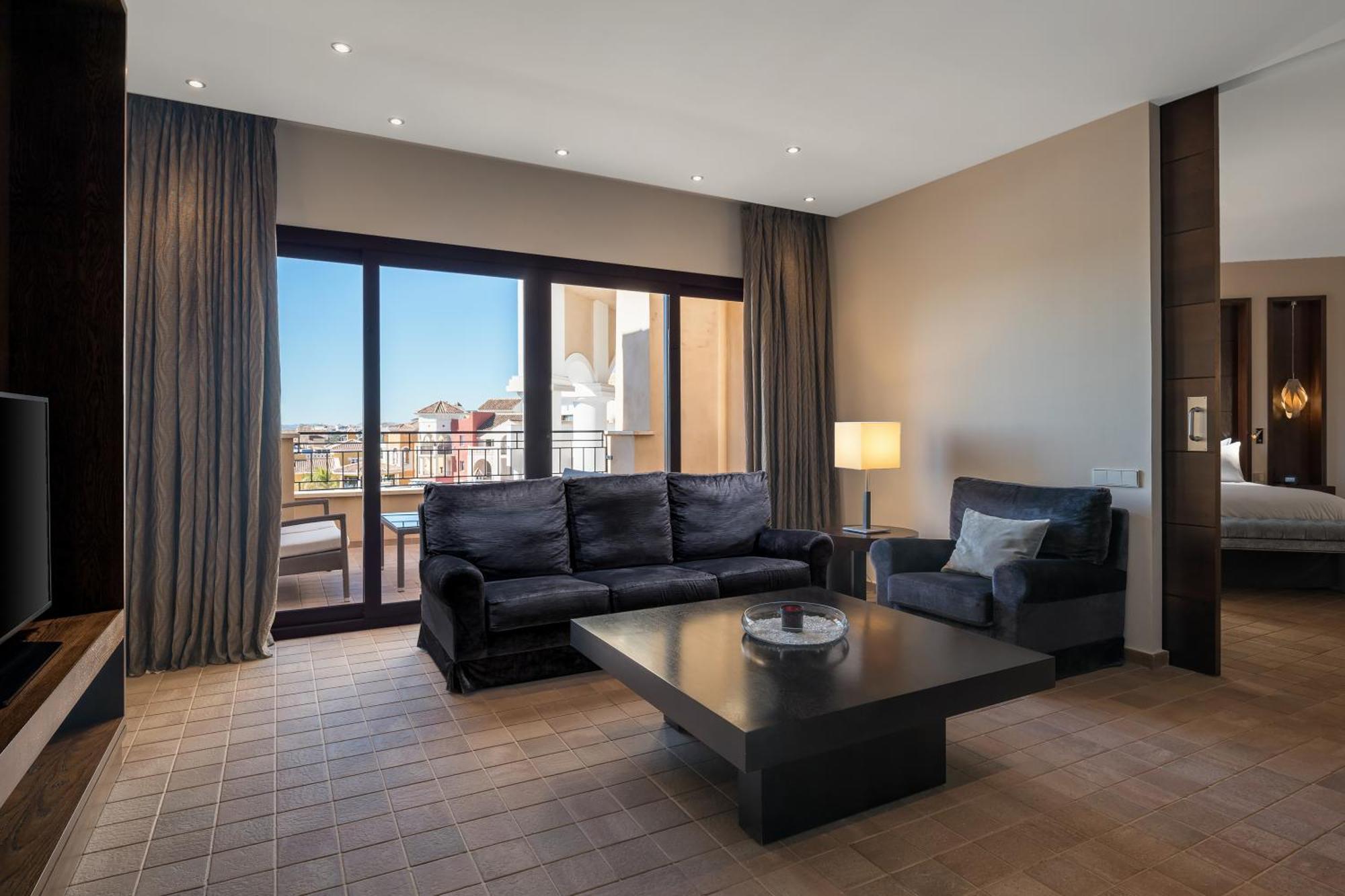 Doubletree By Hilton La Torre Golf Resort Roldán Екстериор снимка Suite