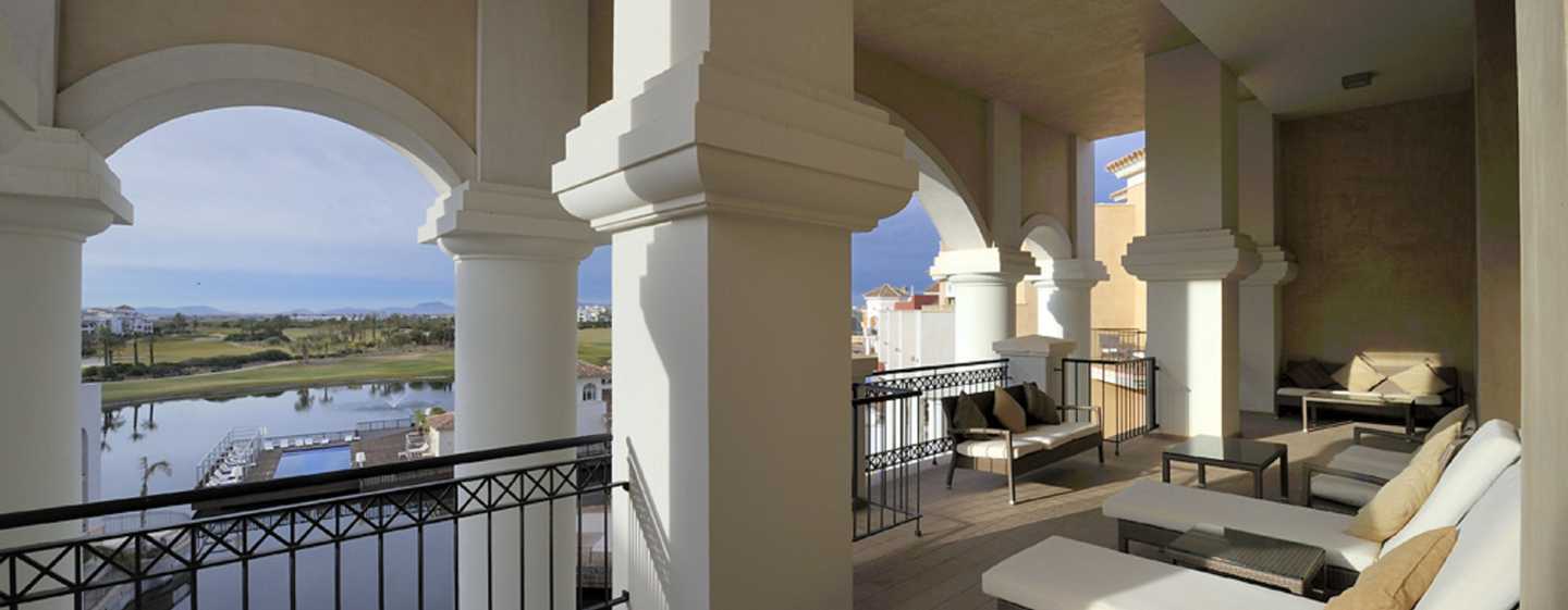 Doubletree By Hilton La Torre Golf Resort Roldán Екстериор снимка Balcony of a suite at the Ritz-Carlton, Naples